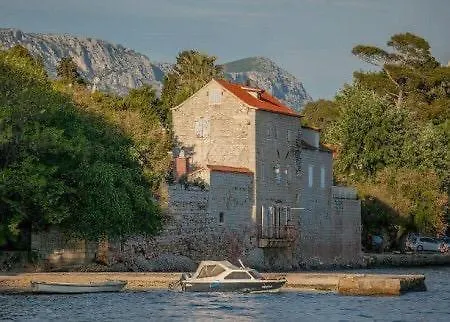 Rosani Oya Apartman Kaštela